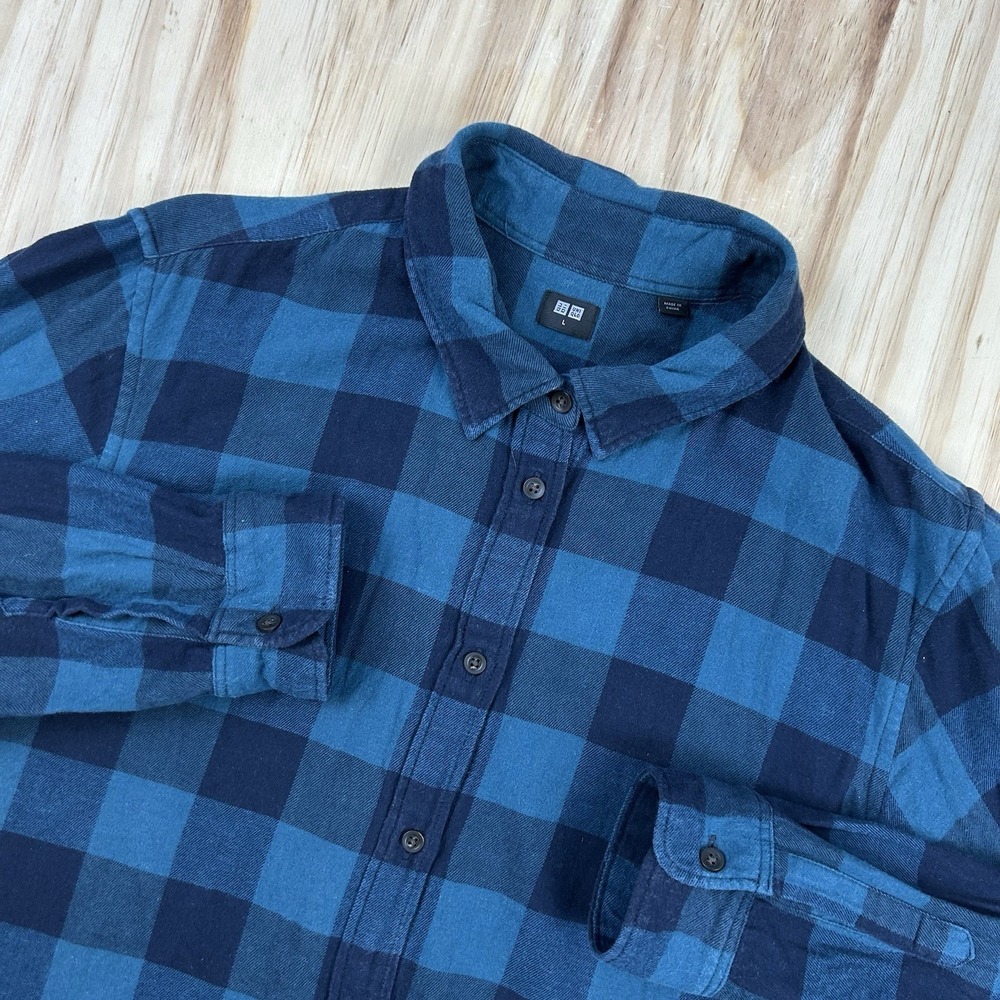 Uniqlo Women's Plaid Flannel Button Up Shirt Blue Large Long Sleeve Cute